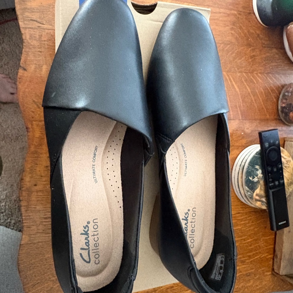 Clark’s Women’s Black Leather Flats